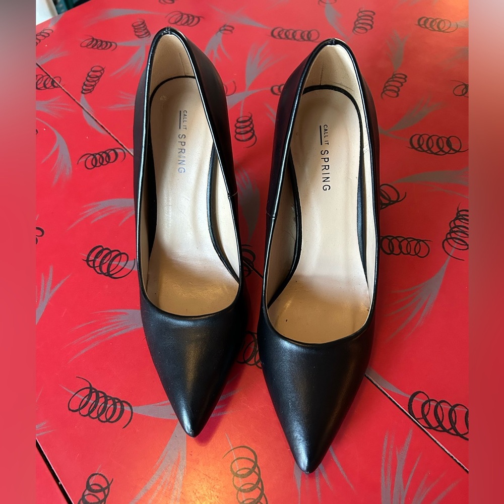 Call It Spring Women's Black Pointed-Toe Pumps